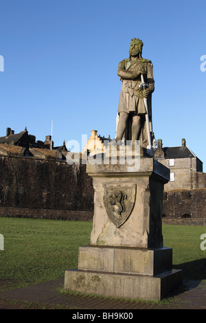 Estatua de Robert Bruce fuera el castillo de Stirling