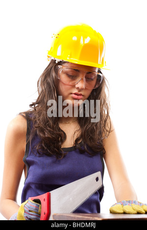 Trabajador feliz cortando madera con serrucho en el sitio Fotografía de  stock - Alamy