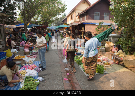 Mercado matinal de Luang Prabang