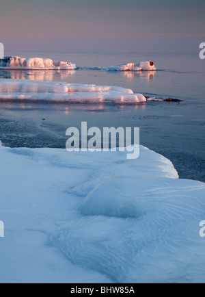 El hielo a lo largo del Lake Superior, el Artist Point, Grand Marais, Minnesota Foto de stock