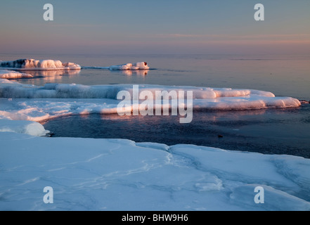 El hielo a lo largo del Lake Superior, el Artist Point, Grand Marais, Minnesota Foto de stock