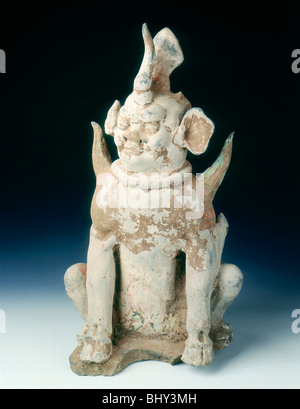 Alfarería zhenmushou (una tumba guardián bestia), a principios de la dinastía Tang, China, siglo 7. Artista: Desconocido Foto de stock