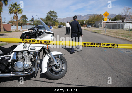 La policía de Tucson investigar un homicidio y rodaje de otro hombre que creía estar relacionados a las pandillas en Tucson, Arizona, EE.UU. Foto de stock