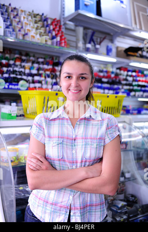 Retrato del feliz propietario de una papelería Foto de stock