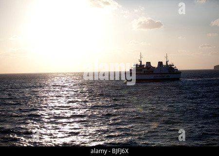 Comino Malta ferry cruzando la isla de Gozo fort