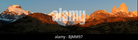 Mt. Cerro Torre y Mt. Fitz Roy en la luz de la mañana, El Chaltén, Los Andes, Patagonia, Argentina, Sudamérica