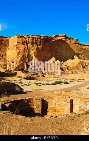 Pueblo bonito Parque Nacional Histórico de la Cultura Chaco paisaje, Nuevo México, Estados Unidos de América, América del Norte Foto de stock