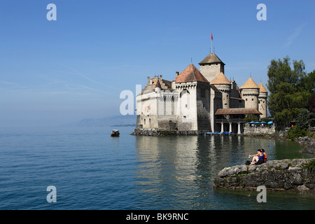 Castillo de Chillon en el Lago Ginebra, en Veytaux, Vaud, Suiza Foto de stock