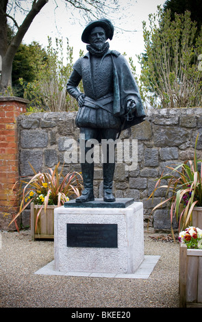 Sir Walter Raleigh estatua Foto de stock