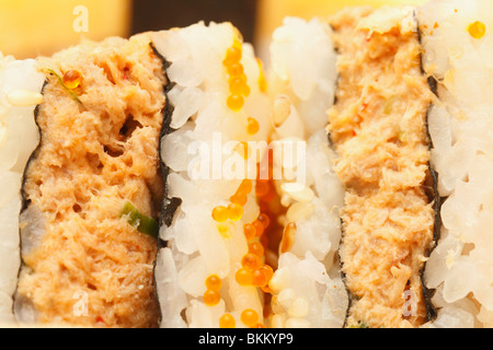 Sushi Sandwich surtido de serpiente de cerca. Foto de stock