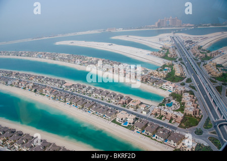 Casas en Jumeirah Palm Island en Dubai, Emiratos Árabes Unidos Fotografía  de stock - Alamy