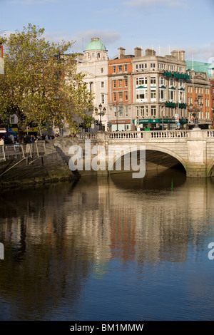 O'Connell Bridge sobre el río Liffey, en Dublín, República de Irlanda, Europa Foto de stock