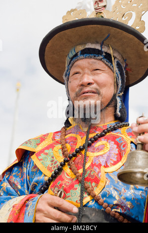 Sacerdote en Thangbi Mani Tsechu (festival), Bumthang Jakar, Chokor Valle, Bhután Foto de stock