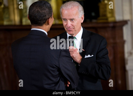 El presidente Barack Obama y el vicepresidente Joe Biden Foto de stock