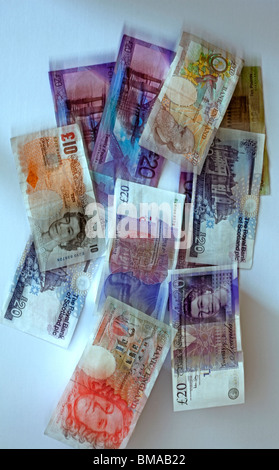 Caída de la moneda británica UK borrosa billetes Foto de stock