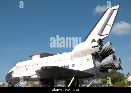 Réplica a tamaño completo shuttle en el Centro Espacial Kennedy, de Cabo Cañaveral, Florida, EE.UU. Foto de stock
