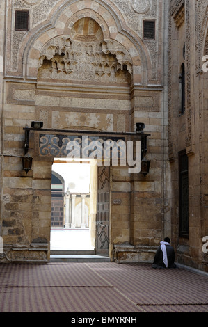 Fuera de la Mezquita de Al-Azhar, El Cairo islámico , Egipto Foto de stock