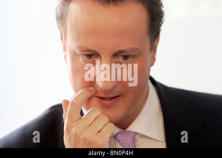 Pm David Cameron en la escuela coplands brent uk Foto de stock