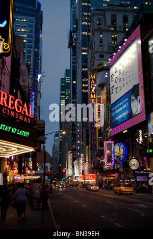 Times Square, en la calle 42 Foto de stock