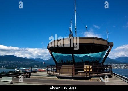 El controlador en el puerto de Vancouver de vidrio de la torre más alta del mundo, el control del tráfico aéreo en la cima de la azotea del edificio de la provincia de Sun Foto de stock