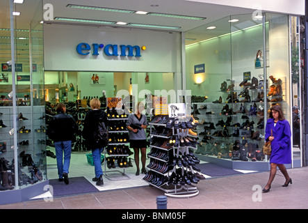 Tienda de zapatos eram fotograf as e im genes de alta resoluci n