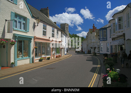 Tiendas y casas en Fore Street en cerveza, Devon, Inglaterra, Reino Unido. Foto de stock