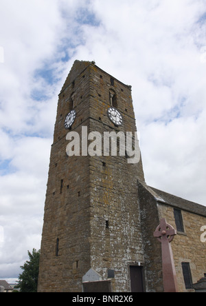 La iglesia de St Serf Dunning Escocia en julio de 2010 Foto de stock