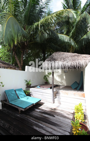 Jacuzzi Beach Villas, Meeru Island Resort, Maldivas, Asia Foto de stock