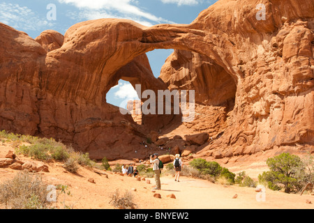 Arco doble, Parque Nacional Arches, en Utah, EE.UU. Foto de stock