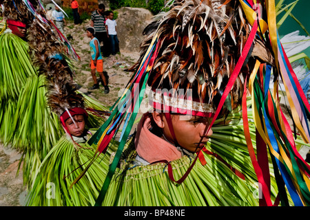 Maschera di ballo con una verde giù nel cappello carnevale di Puebla,  Messico Foto stock - Alamy