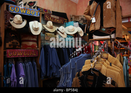 México; colorida ropa en un rack Fotografía de stock - Alamy