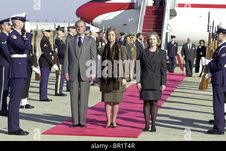 El Rey reina de España llegan a la Base Aérea Andrews en Maryland Foto de stock
