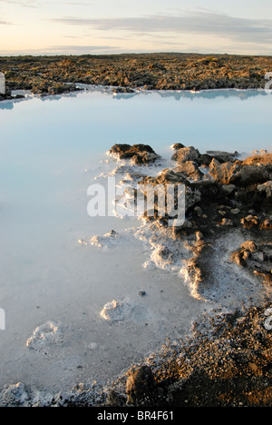 Piscinas de sílice fuera de la Laguna Azul. Foto de stock