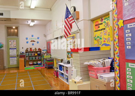 Aula de kindergarten y primer grado. Foto de stock