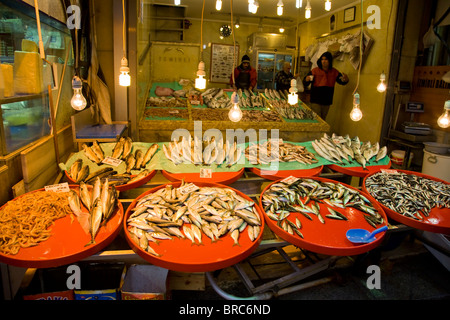Mercado de Pescado de noche, Estambul, Turquía