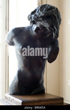 Auguste Rodin figura de femme à mi-Corps - longitud media figura de mujer de bronce 1910 Museo Rodin - Paris Foto de stock
