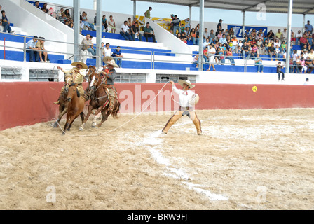 Xmatkuil, Yucatán / México - 12 de noviembre: torneo charro durante la feria xmatkuil Foto de stock