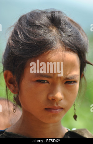 Retrato de niña étnico cerca de Sapa, Vietnam Foto de stock