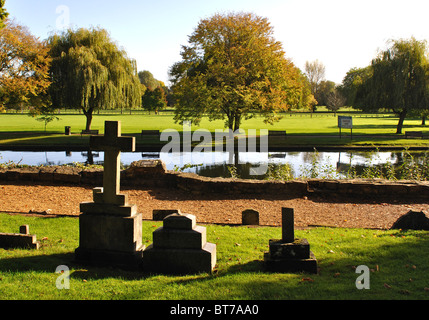 Vistas del río Avon desde el cementerio de la Santísima Trinidad, Stratford-upon-Avon, Warwickshire, Inglaterra, Reino Unido. Foto de stock