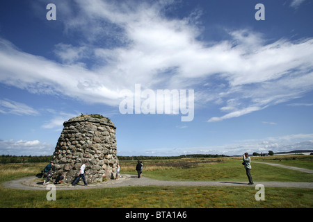 Mojón conmemorativo, el campo de batalla de Culloden, Inverness, Escocia Foto de stock