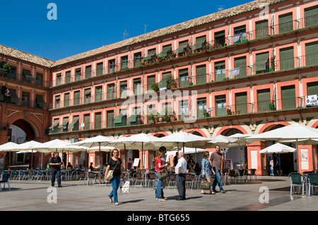 La Plaza de la Corredera Córdoba España pavimento bar Foto de stock