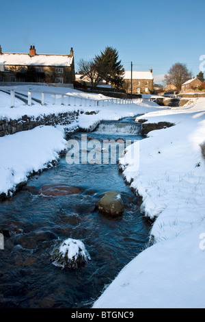 Hutton Le Hole Village cerca de Kirkbymoorside, Yorkshire del norte en invierno Foto de stock