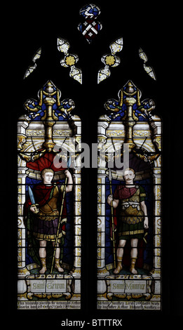 Una vidriera que representa a San Gereón de Colonia y San Mauricio. Iglesia de San Aldhelm, Bishopstrow, Wiltshire Foto de stock