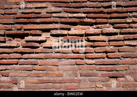 Italia, Roma, muros aurelianos, pared de ladrillos de cerca Foto de stock