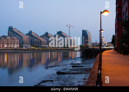 Battersea alcanzar el desarrollo visto desde el Chelsea y el Imperial Wharf en el suroeste de Londres Foto de stock