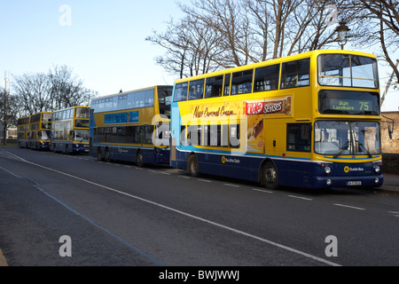 Dublín bus double decker buses en Dun Laoghaire, Dublín, República de Irlanda