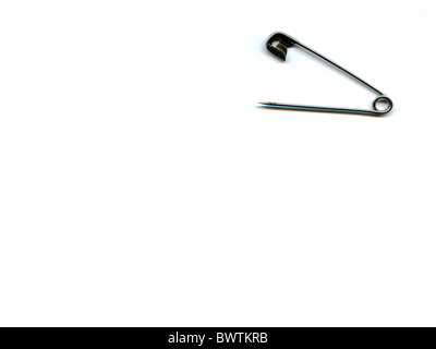 pasadores de seguridad metálicos aislados sobre fondo blanco Fotografía de  stock - Alamy