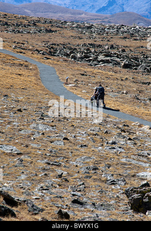 Accesible en silla de ruedas senderos en el Parque Nacional de las Montañas Rocosas Foto de stock