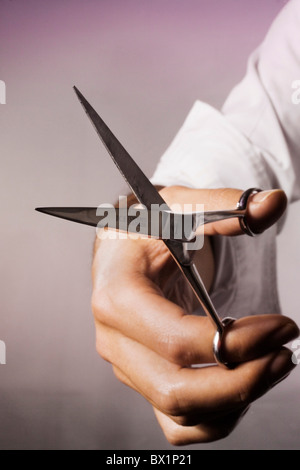 Pinzas de mano Symbol bordes cuchillos dividir cortando distinguiendo sabotaje Foto de stock