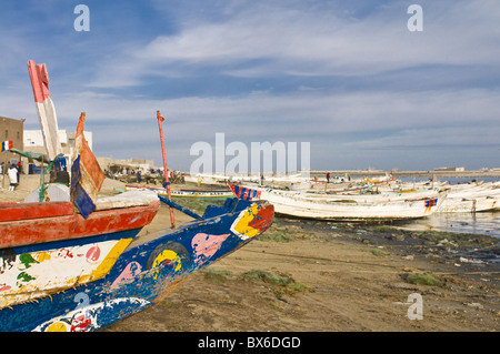 Los barcos de pesca en el puerto de Nouadhibou, Mauritania, África